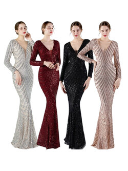 kudapy ชุดราตรียาวคอวีแขนยาวผ้ากริสเตอร์ทอแสง สีแดงเบอร์กันดี้ สีดำ สีเงิน สีชมพูโรสโกลด์ ผ้าขยายได้ สวมเข้ารูป ทรงสวย เรียบหรู มีบราเย็บติดข้างในชุด ซิปหลัง สำเนา