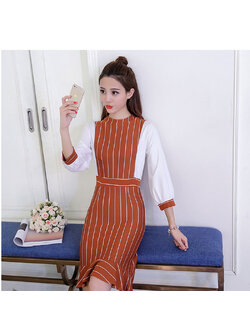 kudapy เดรสสั้นสีน้ำตาลอมส้ม ผ้าโพลีเอสเตอร์ ลายขวางเล็กสีขาว เข้ารูป