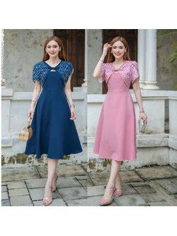 kudapyเดรสสั้นสีชมพู/สีกรม ผ้าโพลีเอสเตอร์เกาหลี ตัวเสื้อเป็นคอวีแต่งโบว์ตรงอก แขนทรงทิวลิป กระโปรงทรงทวิตฟรีไซส์