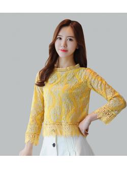 เสื้อสีเหลือง ผ้าลูกไม้เนื้อดี แขนยาว คอเสื้อ ปลายแขนเสื้อและชายเสื้อแต่งด้วยผ้าถักโครเชต์สวยมากๆๆค่ะ