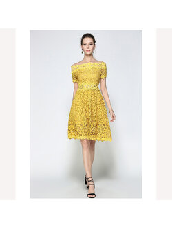 kudapy เดรสสั้นสีเหลืองทอง ออกงานลูกไม้ปาดไหล่ ลูกไม้งานคัตติ้งสวยละเอียด เนื้อหนา