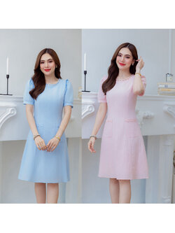 kudapy เดรสสีพื้นสวยหวาน ดีเทลแต่งลูกไม้รอบคอ แต่งกระเป๋าด้านหน้า ช่วงไหล่มีดีเทลเย็บระบาย