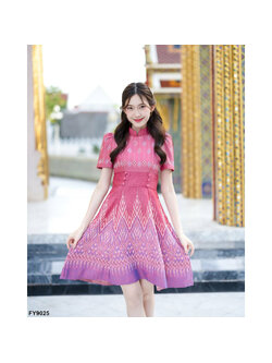 kudapy เดรสสั้นสีชมพู ทรงบานคอตั้งแต่งกระดุมช่วงเอว