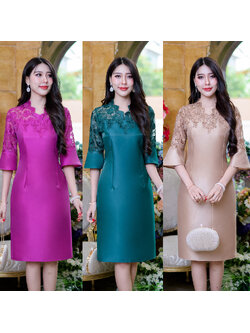 kudapy เดรสสั้นสีบานเย็น/สีเขียวเข้ม/สีน้ำตามทอง ผ้าไหมญี่ปุ่นแต่งลุกไม้ด้านบน ทั้งอก คอ และแขนเสื้อ ดีไซน์สวยหรูงานคอตั้ง