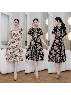 kudapy เดรสสั้นสีดำ/สีครีม ผ้าพิมพ์ลายกุหลาบ เนื้อผ้าเย็นลื่นเย็นใส่สบาย รอบคอตกแต่งด้วยแผงคอลูกไม้สวยหวาน ปลายแจนแต่งด้วยลูกไม้น่ารัก