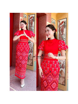 kudapy ชุดเดรสยาวสีแดง ชุดกี่เพ้าผ้าลายไทย อัดผ้ากาว ลวดลายสวยคมชัด ไตล์กี่เพ้า รับรองดูดีดู