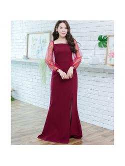 แม็กซี่เดรสสีแดงเลือดหมู ช่วงแขนทำด้วยผ้าแก้ว foxy ลายจุด ตัวนี้ตอบโจทย์สาวๆ ที่ไม่อยากโชว์แขน