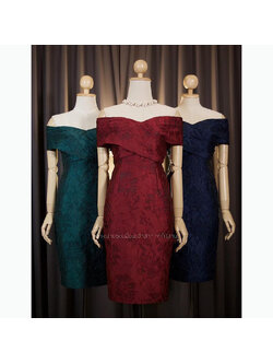 kudapy เดรสสั้นสีเขียว/สีแดง/สีกรม เปิดบ่า อกไขว้ แถบผ้าใหญ่ ใส่ไปงานไหนก็รอด ใส่ผอมมาก พรางแขนทรงเข้ารูป พรางสัดส่วน