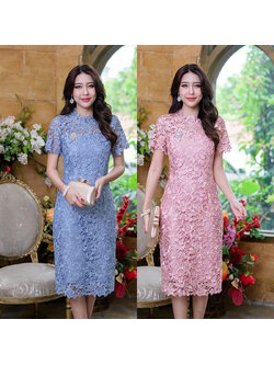 kudapy เดรสสั้นลูกไม้สีชมพู/สีฟ้า ตีเกร็ดหน้าหลัง ใส่สวยเรียบหรู ดีไซน์เปิดอกบนให้เป็นซีทรู ให้ใส่สวยไม่ดูอ้วนตัน แต่ไม่โป้