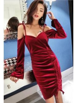 kudapy ชุดเดรสเปิดไหล่สีแดงแขนยาวผ้ากำมะหยี่สวยหรูเซ็กซี่แซ่บเหลือร้าย