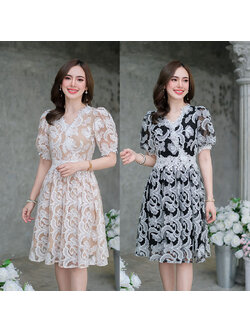 kudapy เดรสสั้นสีดำ/สีครีม ลูกไม้สวยเด่นเล่นสีตัดทูโทน แต่งด้วยลูกไม้ช่วงอก รอบเอว รอบแขน แบบจัดเต็ม แขนพองสวยกำลังดี