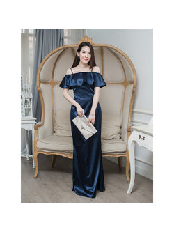 kudapy เดรสยาวเปิดไหล่สีกรมท่า ทรงระบายช่วงอก มีสายเดี่ยวเล็กๆใส่ง่ายไม่หลุดจร้า เดรสผ้าซาตินนุ่มลื่นใส่สบายค่ะ