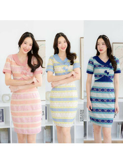 kudapy เดรสสั้นสีชมพู/สีฟ้า/สีกรม เดรสแขนสั้น คอปกไขว่อกโบว์ลูกไม้2โทน