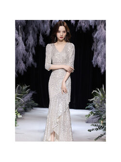 kudapy เดรสยาวสีเทาเงิน เดรสปักเลื่อมแขนสามส่วนกระโปรงทรงหางปลาหน้าสั้นหลังยาว เรียบหรูดูแพง สวยดูดี แบบสวยทันสมัย