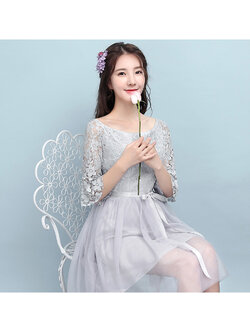 kudapy ชุดราตรีสั้นสีเทาปาดไหล่ เปิดหลัง แขน3ส่วน ช่วงบนผ้าลูกไม้ สม็อคยืดด้านหลัง