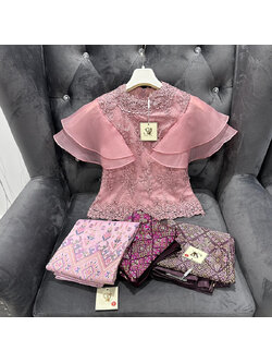 kudapy เสื้อลูกไม้สีขาว + ผ้าถุงสีเทา สีชมพู สีแดงน้ำตาล เซตเข้าชุดใส่ไปงานแต่ง มีซับใน ซิบหลังอย่างดีค่ะ