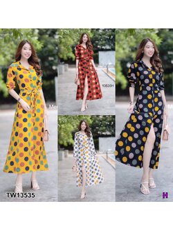 kudapy เดรสยาวสีขาว/สีส้มอิฐ/สีเหลือง ปกเชิ้ต ติดกระดุมด้านหน้า แขนยาว มีโบว์ผูกเอว เนื้อผ้าไหมญี่ปุ่นพิมพ์ลายจุดใหญ่