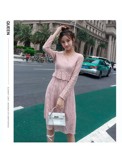 kudapy เดรสสั้นสีชมพูกะปิอ่อน ผ้าลูกไม้ คอวี แขนยาว เอวระบาย กระโปรงทรงเอบาน สวยหวาน