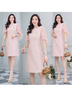 kudapy เดรสสั้นผ้าลูกไม้สีชมพู/สีทอ ปีกค้างคาวแต่งระบาย มีซับใน ชิปซ่อนหลัง