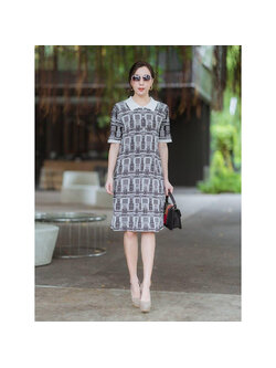 kudap เดรสคอปกผ้า knit สีขาวดำ/น้ำตาล แต่สีเรียบช่วงคอ ผ้านิ่มไม่หนา ใส่สบาย