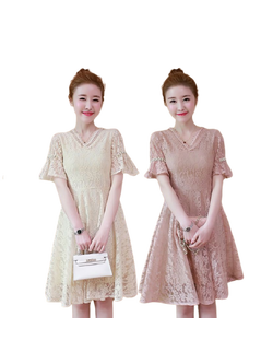 kudapy เดรสสั้นสีครีม/สีชมพู ผ้าลูกไม้ สีหวานๆ ทรงคอวีแต่งลูกไม้ถัก แขนแต่งมุกแบบปักหมุด ไม่หลุดง่าย