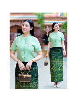 kudapy ชุดเซ็ทเสื้อผ้าไหมแพรทิพย์เกรดพรีเมี่ยมอัดกาวอย่างดีสีเขียว+ผ้าถุงเย็บสำเร็จทอลายอัดกาว ตะขอซิปหลัง