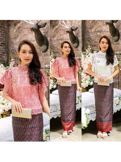 kudapy ชุดเซทเสื้อลูกไม้ใยบวบผสมเลื่อมเกรดพรีเมี่ยมสีชมพู/สีขาว ซิปหลัง มีซับทั้งตัว แขนระบาย+ผ้าถุงงานตัดห้องเสื้อ งานทอลายละเอียดทั้งตัว