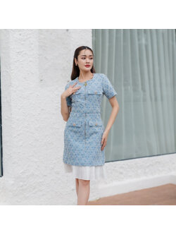 kudapy ชุดเดรสสั้นสีฟ้า ผ้าทวิลซิปหน้าสีทองหรูหรา แต่งกระเป๋าพร้อมกระดุม