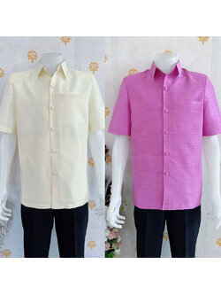 kudapy เสื้อผ้าไหมคอปก ,สีม่วงอ่อน,สีครีม เสื้อผ้าไทยผู้ชาย ผ่าหน้า แขนสั้น มีกระเป๋าด้านซ้ายบน (อัดผ้ากาว มีฟองน้ำเสริมไหล่)