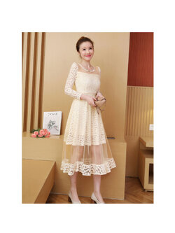 kudapy เดรสสั้นสีครีม ผ้าลูกไม้แขนยาว กระโปรงทรงเอบานซ้อนทับผ้าโปร่งด้านนอกถอดออกได้