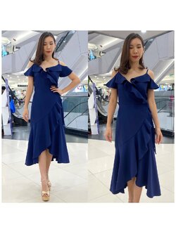 kudapy เดรสสั้นสีน้ำเงิน ผ้าซาติน แขนกุดเปิดไหล่ แต่งจีบตามตัวด้านหน้า กระโปรงผ่าดูดีสวย ใส่ออกงาน