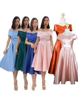 kudapy เดรสสั้นสีชมพู/สีทอง/สีฟ้า/สีเขียวเข้ม/สีส้มอิฐ/สีกรม เปิดบ่าไขว้อกใหญ่ กระโปรงบาน ซิปหลังยาว