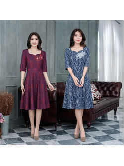 kudapy เดรสสั้นสีกรม/สีดอกแดง ลูกไม้ทูโทน ผ้าสวยงานเนี๊ยบ ผ้าทิ้งตัวสวยดีไซน์แขนศอกทรงใส่ง่ายสุภาพ เอวต่อกระโปรงทรงบานสวิง มีดีเทลตกแต่งลูกไม้ดอกที่อก