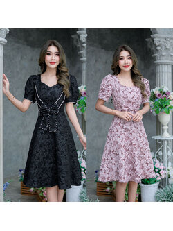 kudapy เดรสสั้นสีชมพู/สีดำ ผ้าลิลลี่ผ้ายอดนิยมขายดีของทางร้านค่ะ ผ้านุ่มลายสวย กระโปรงบาน คอเหลี่ยม มีดีเทลแต่งโบว์ด้านหน้าช่วงเอว