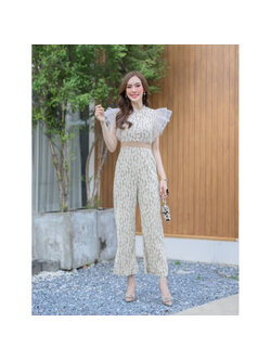 kudapy จั้มสูทขายาวสีครีม ลูกไม้งานผ้าอัดกาวอย่างดี ปักสีครีม มาพร้อมกับลูกไม้ลายสวย แขนระบายชั้น