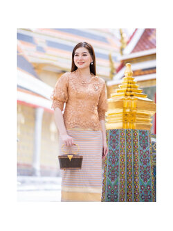 kudapy เสื้อสีทอง ใช้ผ้าลูกไม้เนื้อดีทอลายแน่นทั้งตัว มีซิปหลังสวมใส่ง่าย (เฉพาะเสื้อ)