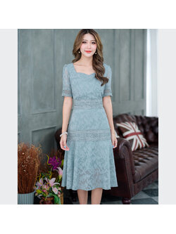 kudapy เดรสสั้นคอเหลี่ยมสีเทาอมเขียว แขนสั้นลูกไม้ ผ้าเนื้อเบาใส่สบายเนื้อนิ่ม ลายสวยทรงนี้ขายดีมากๆค่ะ
