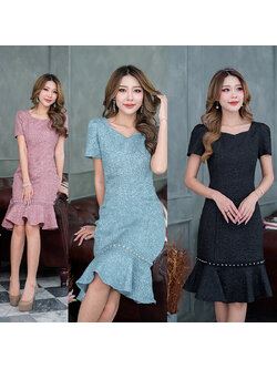 kudapy เดรสสั้นสีชมพู/สีดำ/สีเขียว ดีเทลแต่งด้วยลูกไม้กุหลาบแต่งมุกหวานๆช่วงรอยต่อที่ชายกระโปรงเพิ่มความสวยหวานได้มากๆ