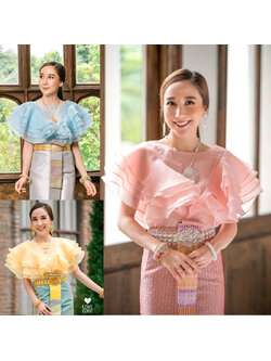 kudapy เสื้อไปงาน ผ้าแก้วคอปาดแคบสีชมพู/สีฟ้า/สีเหลือง แต่งระบายช่วงแขนเป็นทรงหน้าอก V Shape ระบาย 4 ชั้นสวยหรูมากๆค่ะรุ่นนี้ ขายดีสุดๆ