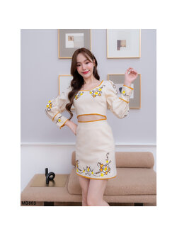 kudapy ชุดเซ็ทเสื้อครอปแขนยาว กระโปรงสั้นปักลายเหลือง ใส่เที่ยว ปาตี้ทะเลสวยดูดี