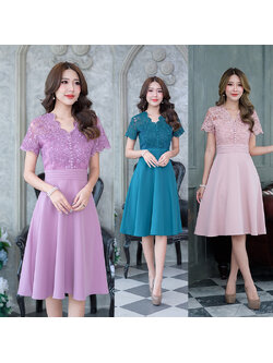 kudapy เดรสสีชมพูอ่อนหม่น/สีเขียวอมฟ้า/สีม่วง ดีไซน์แบบสวยดูแพงมาก เป็นการออกแบบผสมผสานผ้าลูกไม้ปักเงาเล่นเชิงผ้าช่วงคอและชายแขนเสื้อ