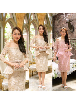 kudapy เดรสสั้นเปิดไหล่ ใส่ออกงาน สีชมพู/สีครีมทอง ตัดเย็บซ้อนกับผ้าลูกไม้เดินขอบด้ายทองทั้งตัว