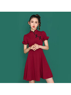 kudapy เดรสสั้นคอจีนสีไวน์แดงแขนตุกตา กระโปรงทรงบาน คอแต่งผ่าเฉียงสไตล์จีนน่ารักสุดๆ