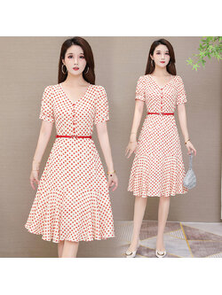 kudapy ชุดเดรสสั้นสีแดง ผ้าชีฟองเนื้อดี พื้นสีครีม พิมพ์ลายสีแดง พร้อมเข็มขัดสีแดง