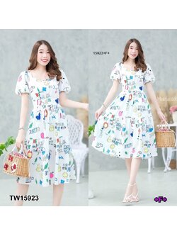 kudapy ชุดเดรสสั้นสีขาว แขนตุ๊กตาลายการ์ตูน ดีเทลตัดต้อรูดย่นที่กระโปรง มีซิปซ่อนด้านหลัง มีซัปใน