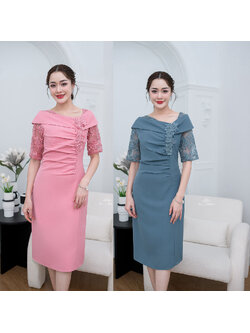 kudapyเดรสสั้นสีฟ้าคราม/สชมพู เป็นผ้าพื้นเนื้อนิ้ม ช่วงแขนเป็นผ้าลูกไม้ใยบวบลายนูนสามมิติ ดีไซน์ตัดแต่งผ้าโอบไหล่ ช่วงตัวด้านหน้าทำลายเย็บแบบย่น