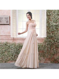 kudapy เดรสราตรียาวสีครีม ไหล่เดียว Champagne คอเว้าหัวใจ แต่งช่อดอกไม้สวยยาวจากไหล่ถึงเอว