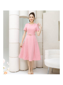 kudapy ชุดเดรสสั้นคลุมเข่าสีชมพูสวยหวาน มาพร้อมเข็มขัดหัวทองสุดหรู ทรงสวย ผ้าหนามีซับใน