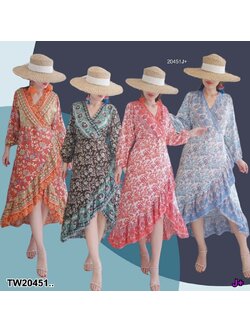 kudapy เดรสทรงอกไขว้กิโมโน แขนยาวปลายแขนสม็อค มีสายผูกเอวเข้ารูป กระโปรงทรงไขว้มีระบายต่อข้าง มีซับใน