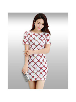 kudapy ชุดเดรสสั้นสีขาว แฟชั่นแต่งลายสีแดงทรงสวมคอกลมแขนสั้น